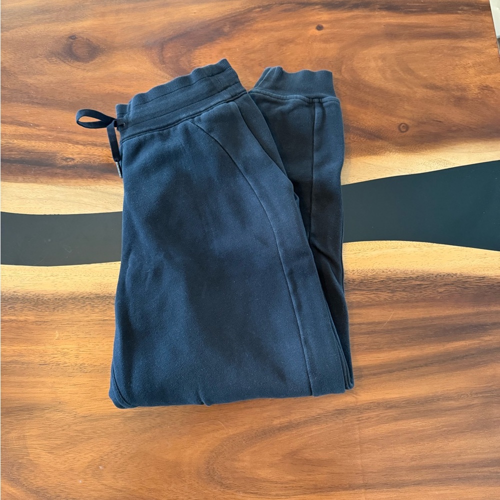 Lululemon size 6 Scuba HR Jogger Black